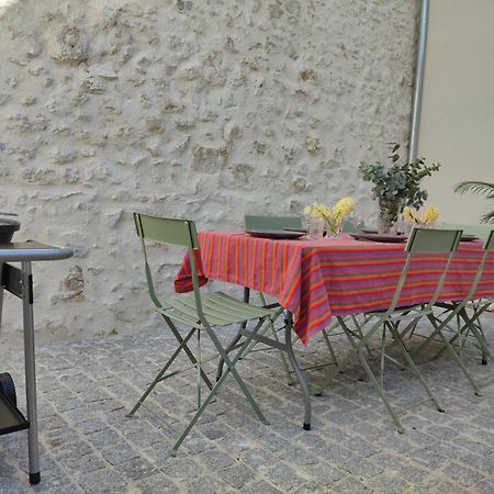 Beau Quartier Et Central, Maison Spacieuse Avec Cour, 3 Chambres, 3 Salles De Bains A 10 Min A Pied De La Gare 올리언스 외부 사진