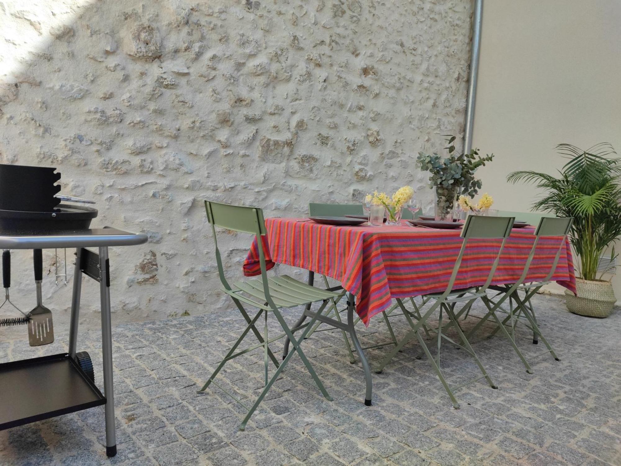 Beau Quartier Et Central, Maison Spacieuse Avec Cour, 3 Chambres, 3 Salles De Bains A 10 Min A Pied De La Gare 올리언스 외부 사진