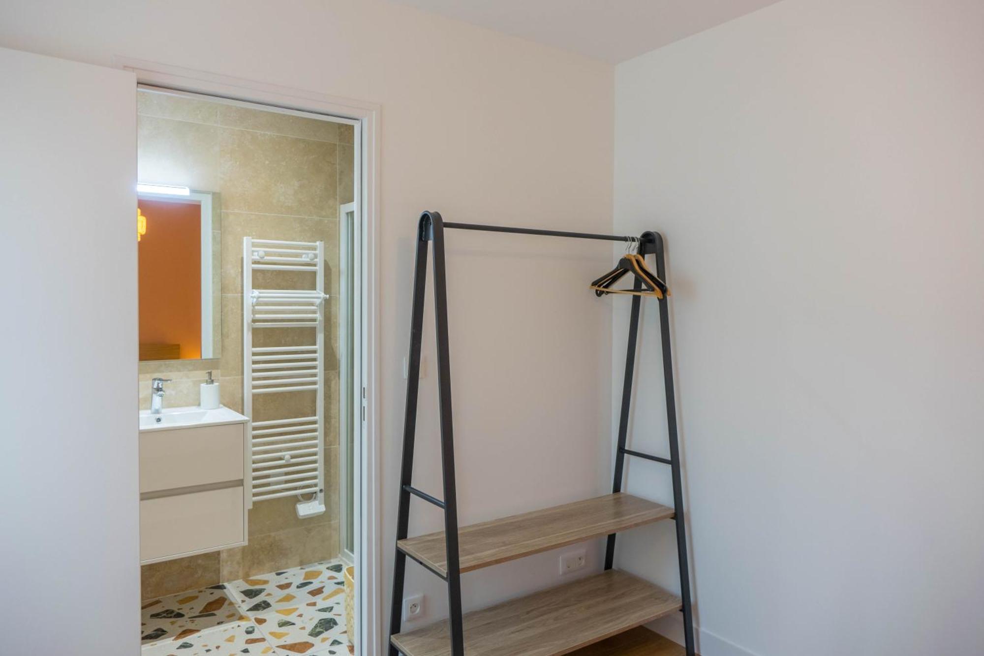 Beau Quartier Et Central, Maison Spacieuse Avec Cour, 3 Chambres, 3 Salles De Bains A 10 Min A Pied De La Gare 올리언스 외부 사진