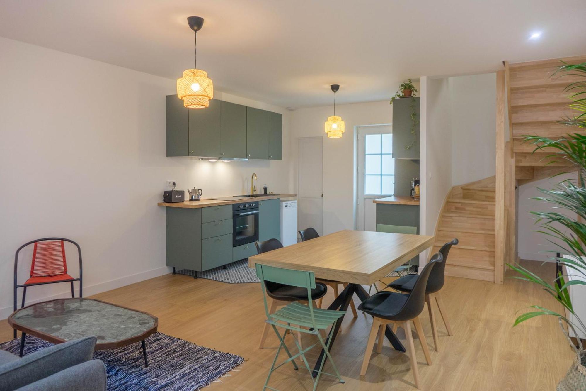 Beau Quartier Et Central, Maison Spacieuse Avec Cour, 3 Chambres, 3 Salles De Bains A 10 Min A Pied De La Gare 올리언스 외부 사진