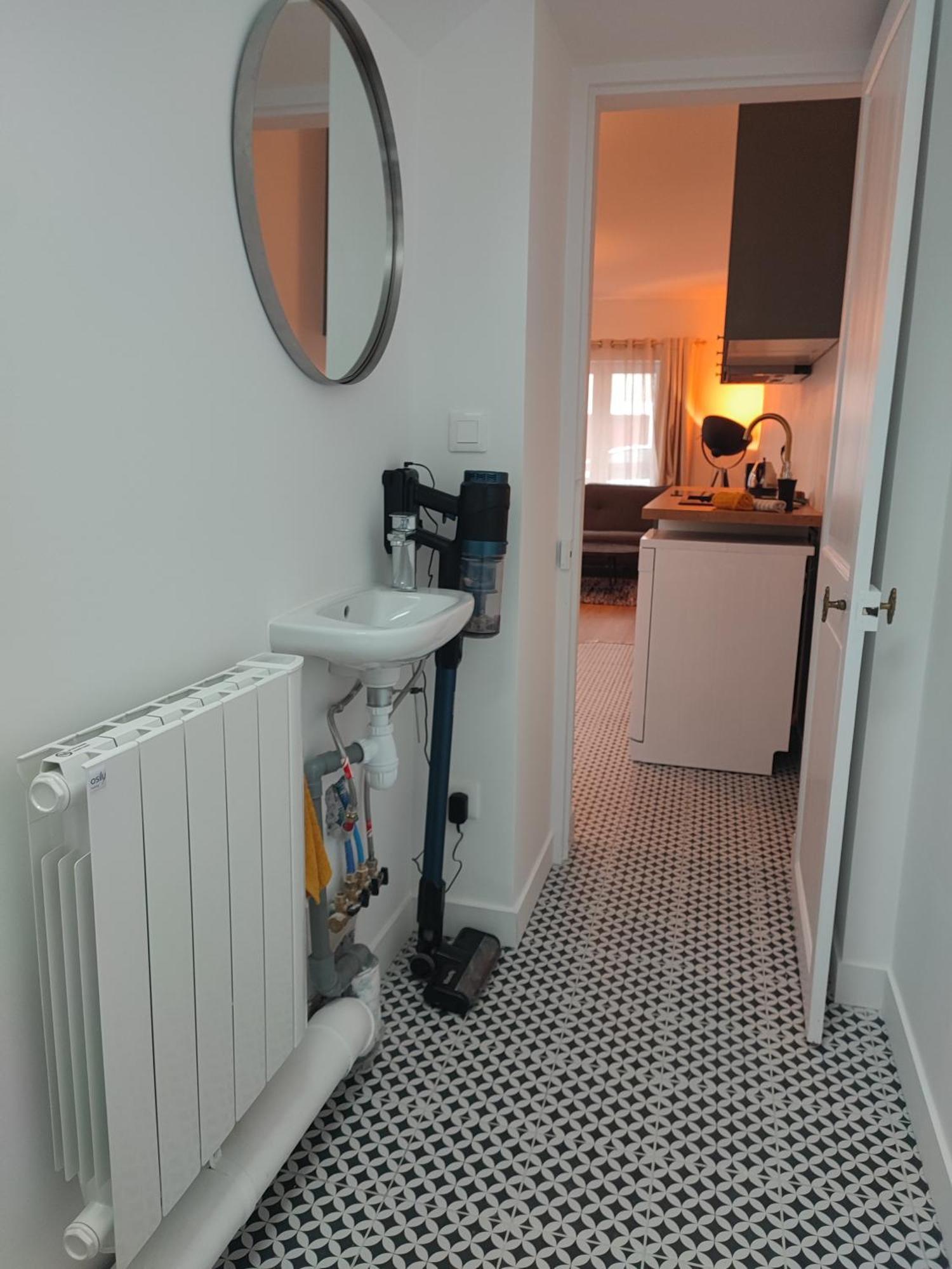 Beau Quartier Et Central, Maison Spacieuse Avec Cour, 3 Chambres, 3 Salles De Bains A 10 Min A Pied De La Gare 올리언스 외부 사진