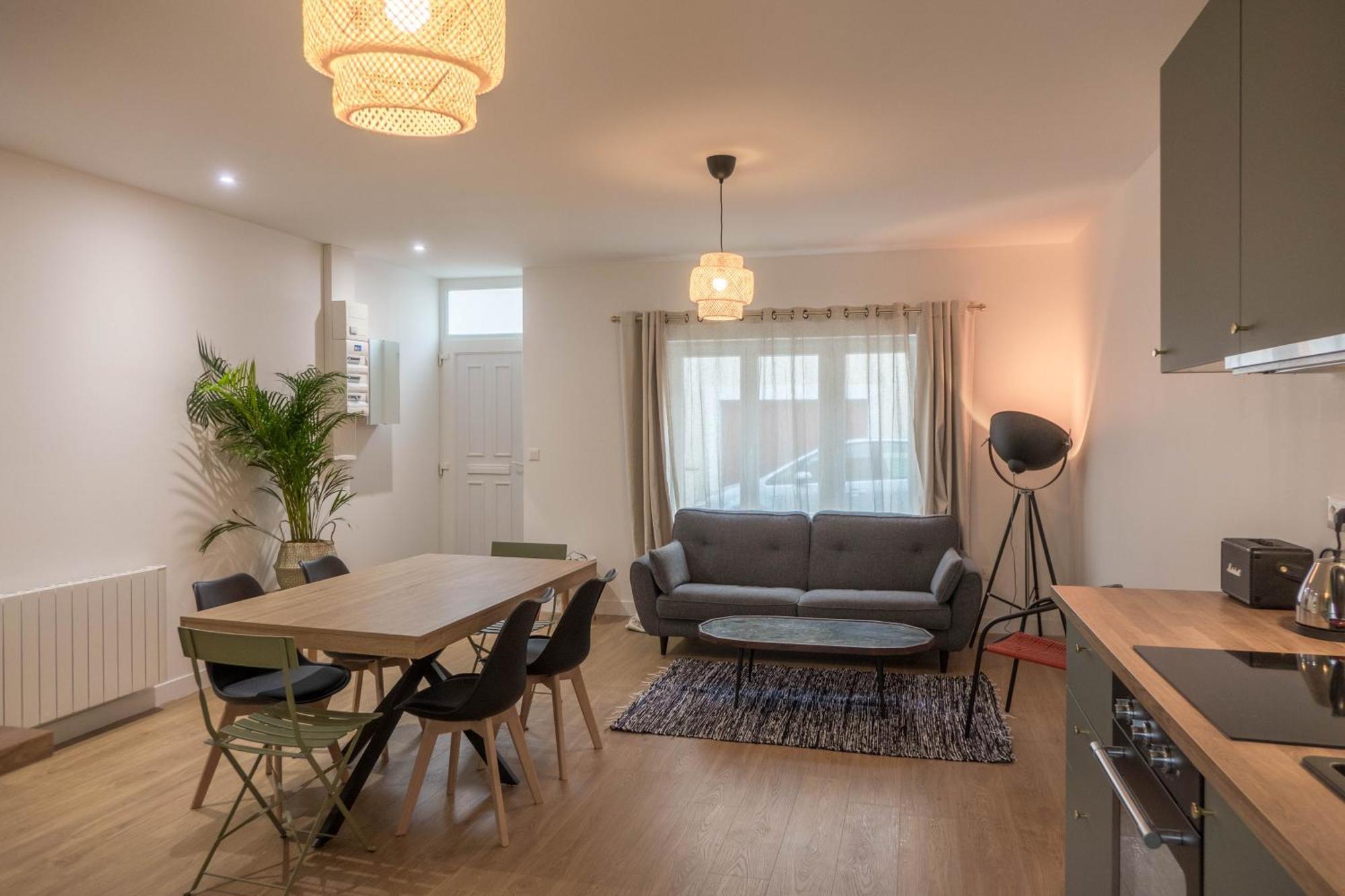 Beau Quartier Et Central, Maison Spacieuse Avec Cour, 3 Chambres, 3 Salles De Bains A 10 Min A Pied De La Gare 올리언스 외부 사진